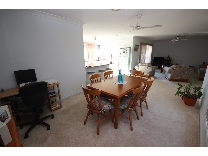 2/5 Mayfair Place, Forster NSW 2428