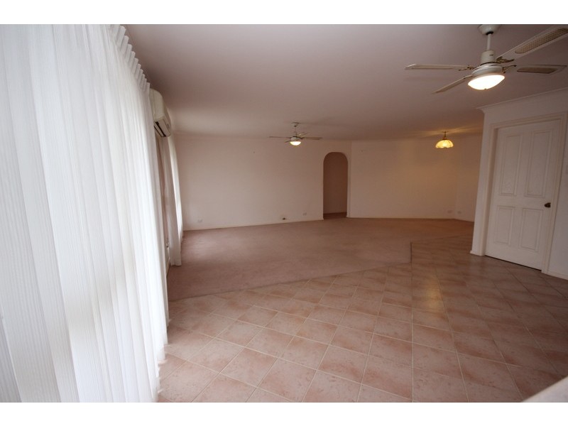 2/2 Tandara Place, Forster NSW 2428