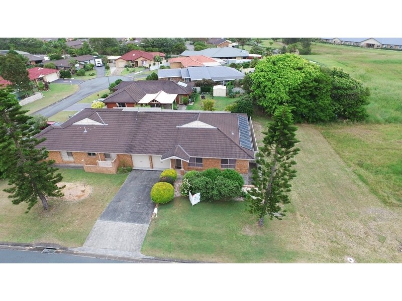 2/2 Tandara Place, Forster NSW 2428