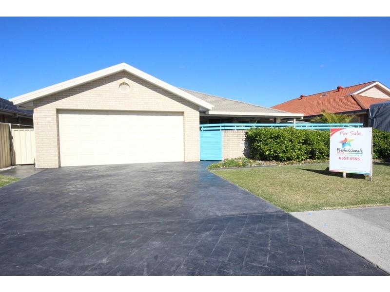 126 Kularoo Drive, Forster NSW 2428