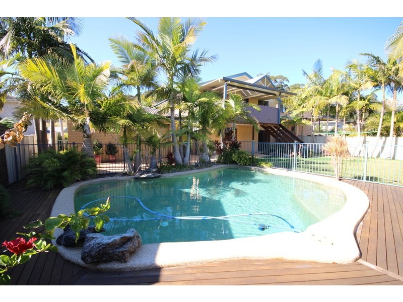 8 Caryota Place, Forster NSW 2428