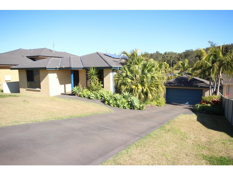 8 Caryota Place, Forster NSW 2428
