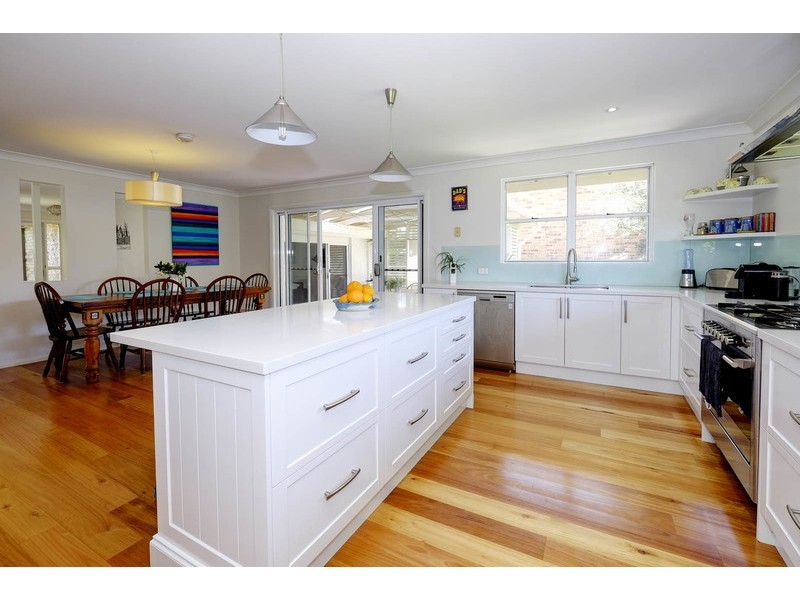 84 Lakeview Crescent, Forster NSW 2428