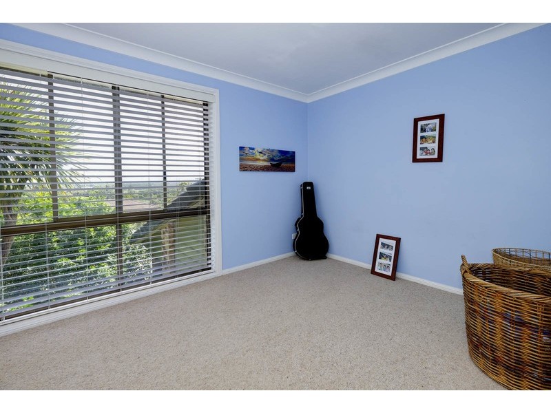 84 Lakeview Crescent, Forster NSW 2428