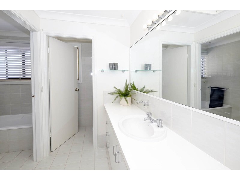 84 Lakeview Crescent, Forster NSW 2428