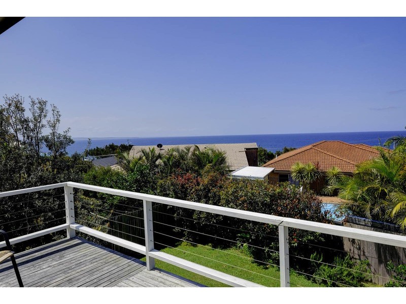 84 Lakeview Crescent, Forster NSW 2428