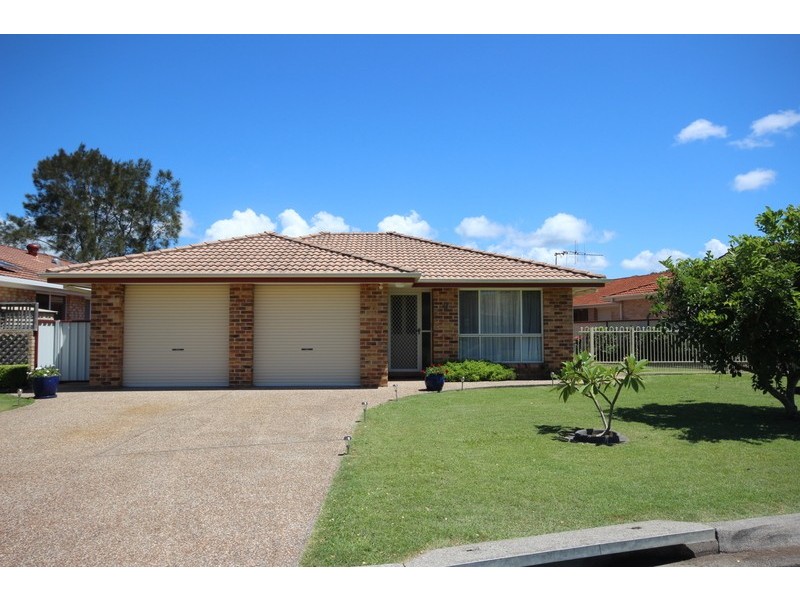 9 Cassina Close, Forster NSW 2428