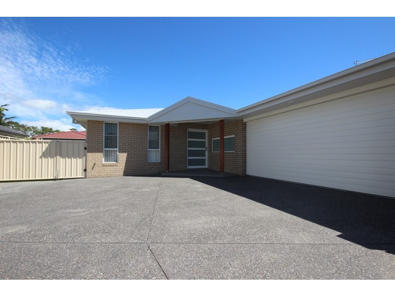 2/9 The Lakes Way, Forster NSW 2428