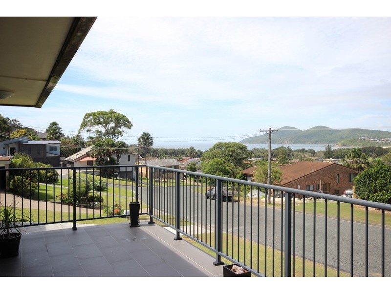 17 Lake Vista Crescent, Forster NSW 2428