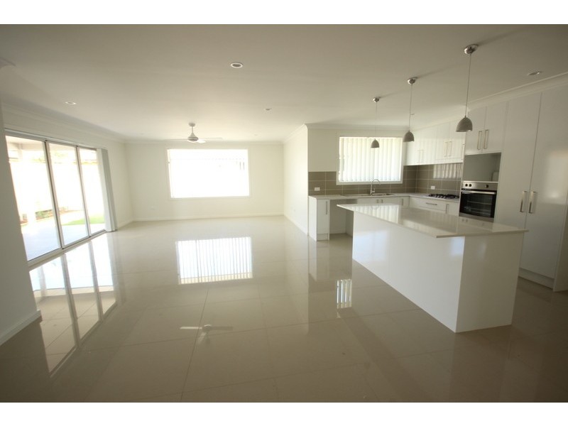 2/58 The Lakes Way, Forster NSW 2428