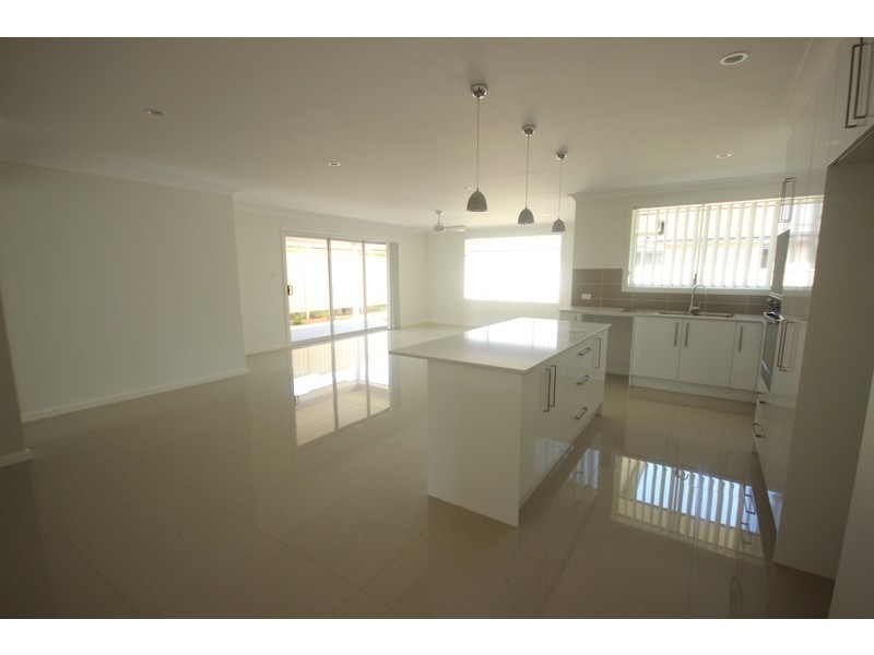 2/58 The Lakes Way, Forster NSW 2428