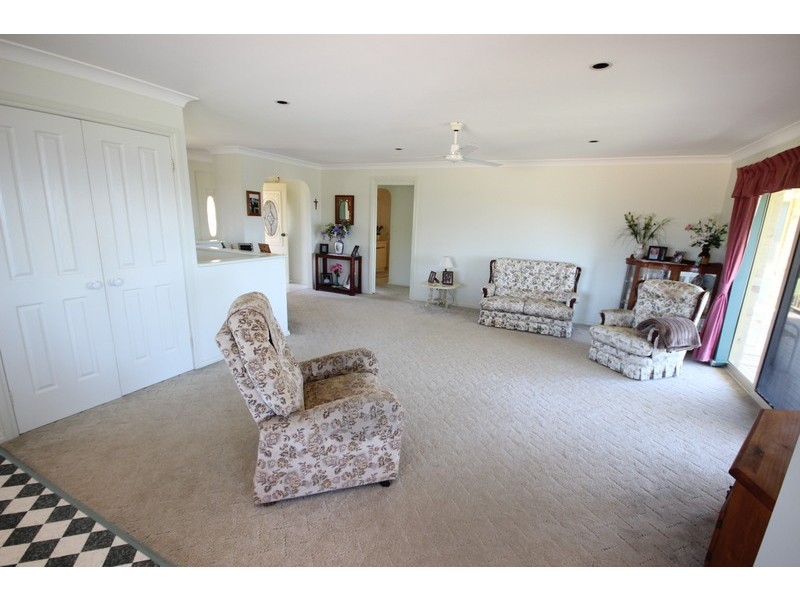 20 Lakeview Crescent, Forster NSW 2428