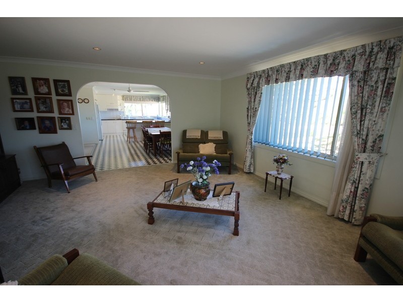 20 Lakeview Crescent, Forster NSW 2428