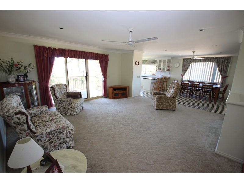 20 Lakeview Crescent, Forster NSW 2428