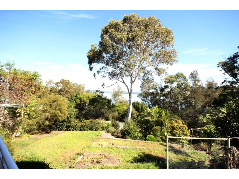 25 Green Point Drive, Green Point NSW 2428