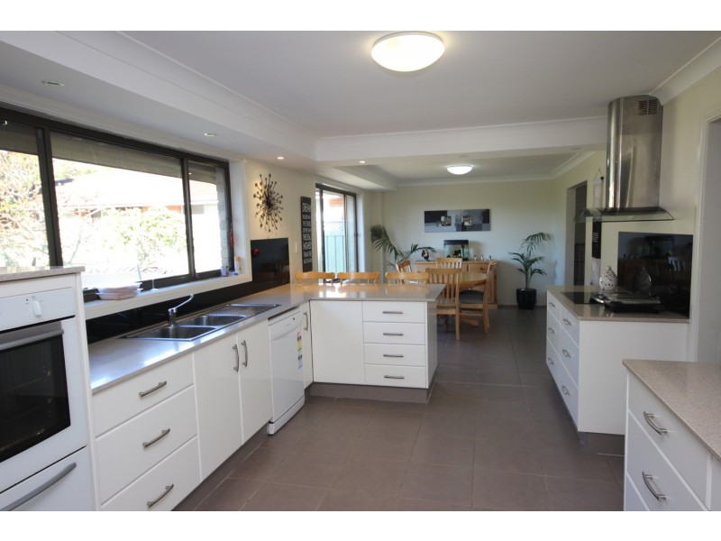 4 Pipers Bay Drive, Forster NSW 2428