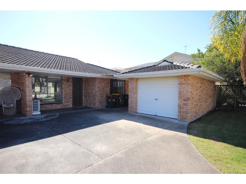 2/3 Fairway Crescent, Forster NSW 2428