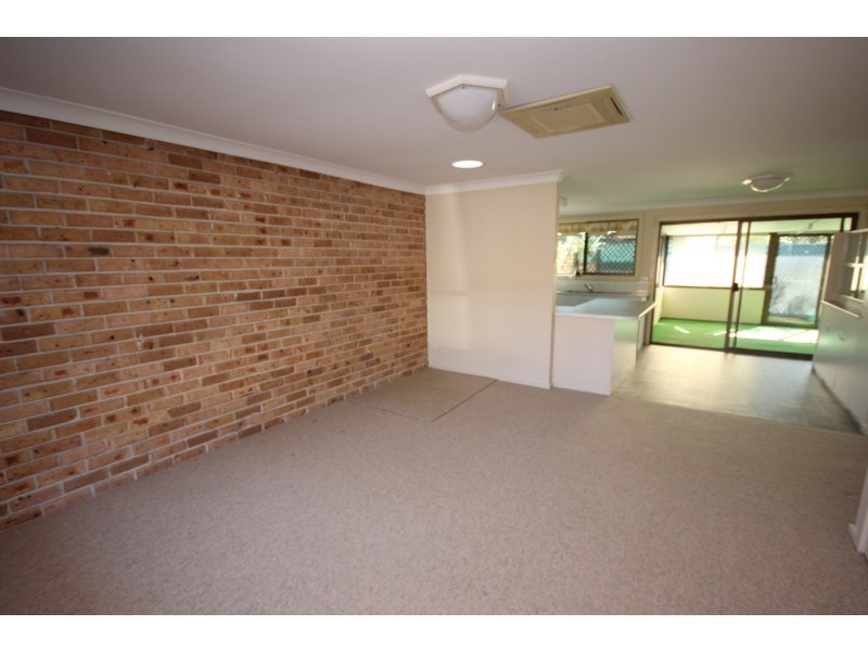 2/3 Fairway Crescent, Forster NSW 2428