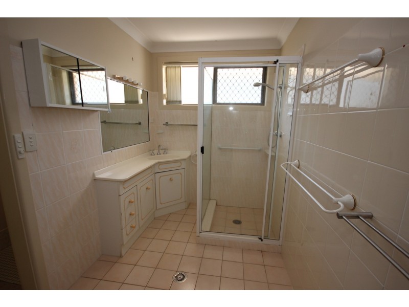 2/3 Fairway Crescent, Forster NSW 2428