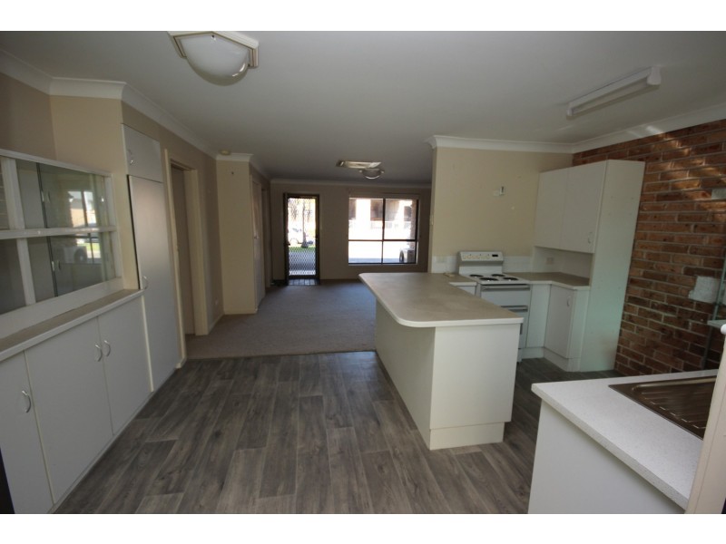 2/3 Fairway Crescent, Forster NSW 2428