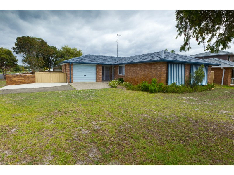 1 Mayers Drive, Tuncurry NSW 2428