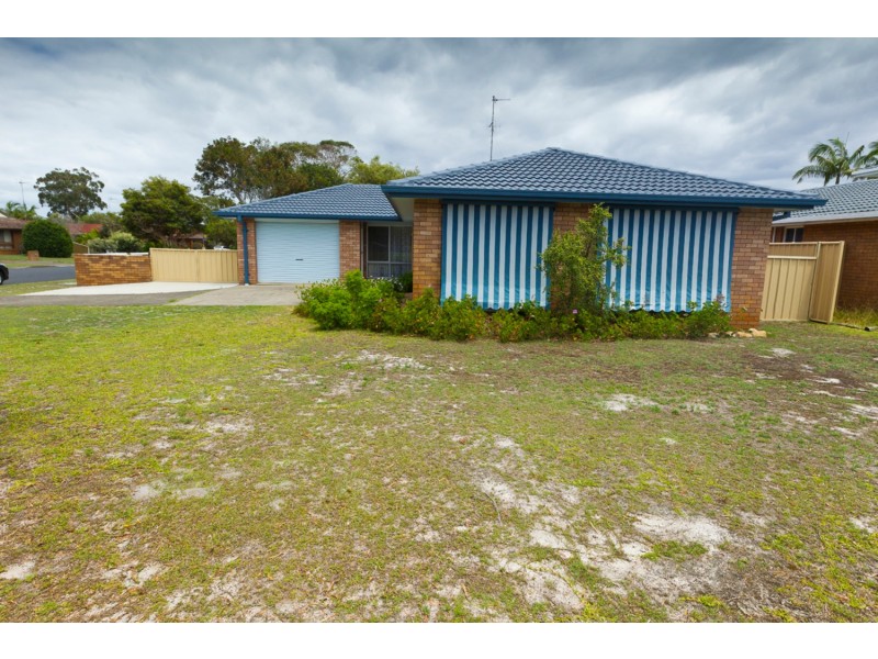 1 Mayers Drive, Tuncurry NSW 2428