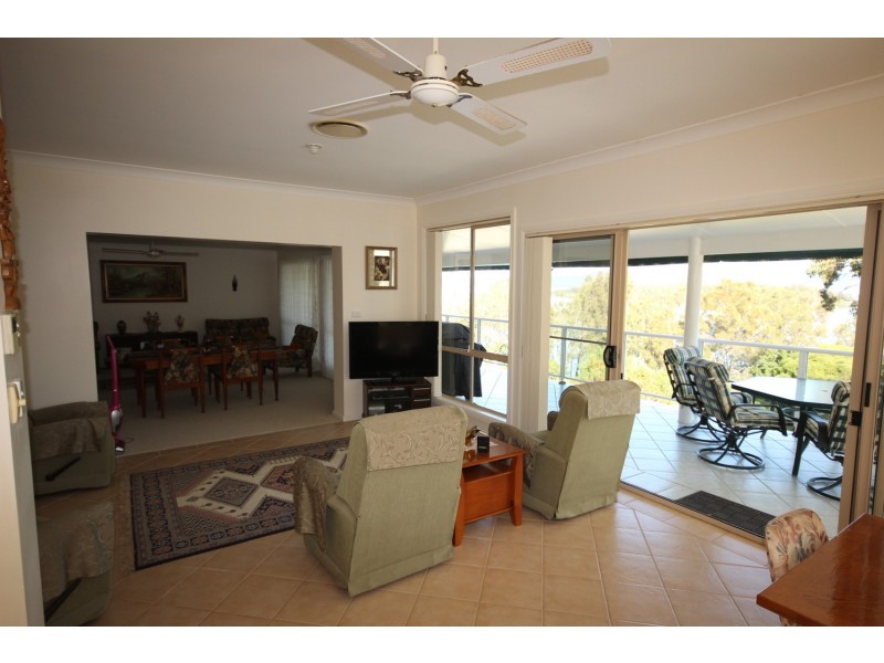 25 Green Point Drive, Green Point NSW 2428