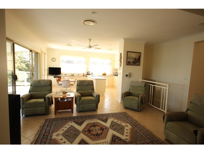 25 Green Point Drive, Green Point NSW 2428