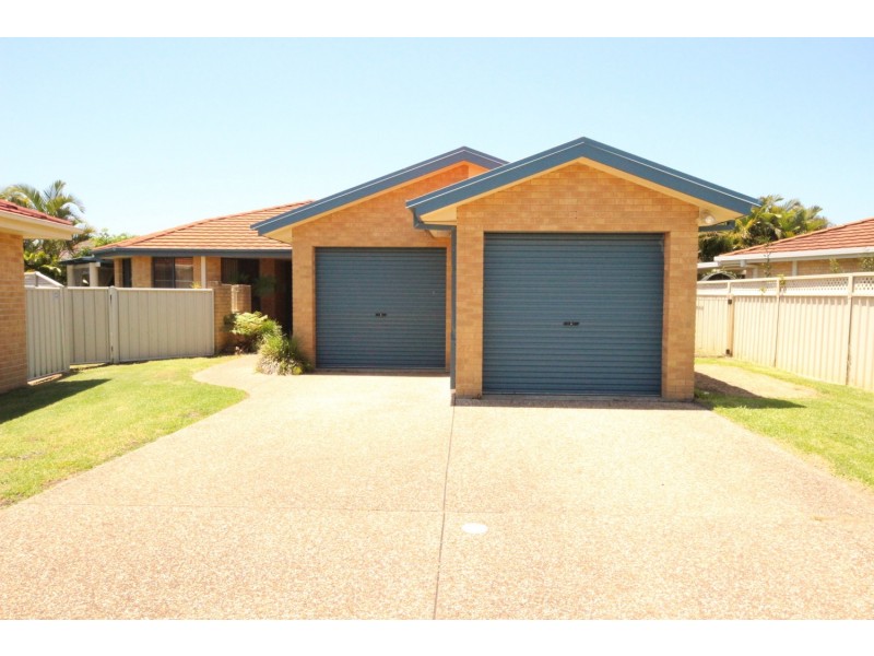 2/3  Inaja Place, Forster NSW 2428