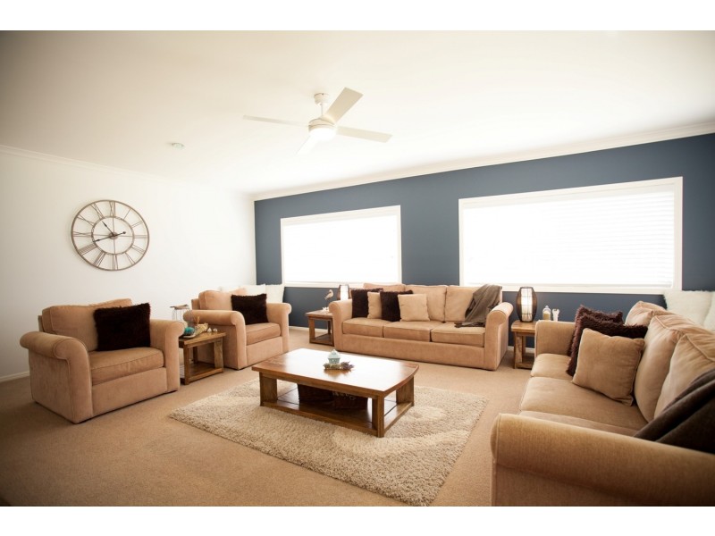 213 Tallwood Drive, Hallidays Point NSW 2430