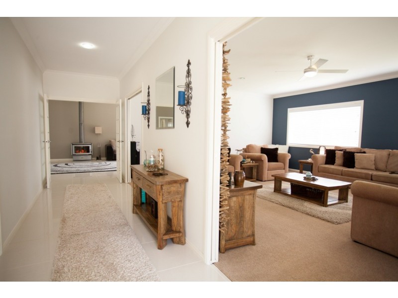 213 Tallwood Drive, Hallidays Point NSW 2430