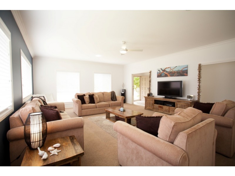 213 Tallwood Drive, Hallidays Point NSW 2430