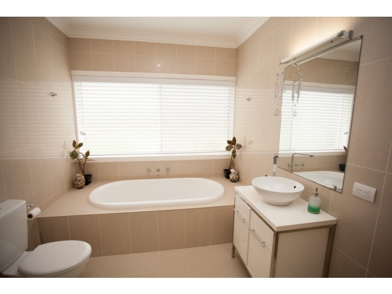 213 Tallwood Drive, Hallidays Point NSW 2430