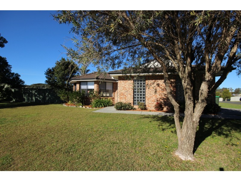 2 Cassina Close, Forster NSW 2428