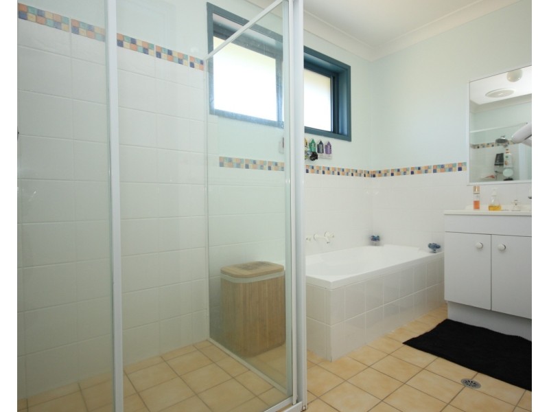 4 Burrawong Place, Forster NSW 2428