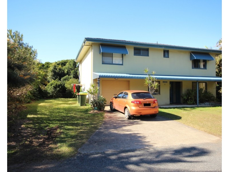 4 Burrawong Place, Forster NSW 2428