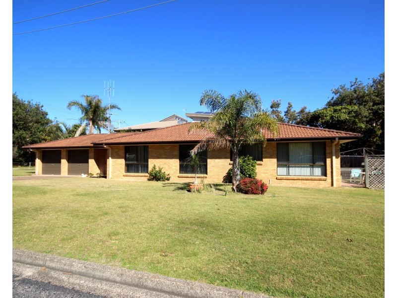 9 Surfriders Promenade, Forster NSW 2428