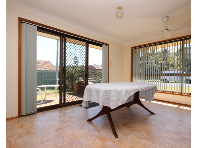 9 Surfriders Promenade, Forster NSW 2428