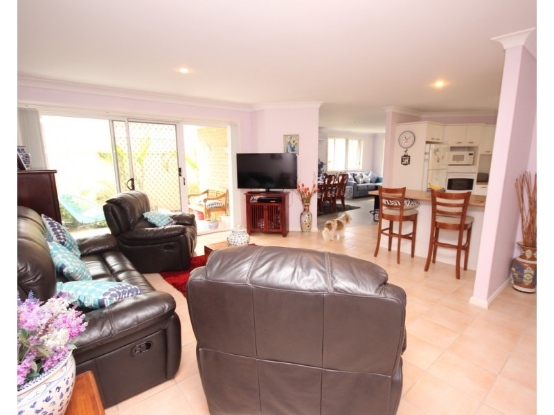 1 Robina Grove, Forster NSW 2428