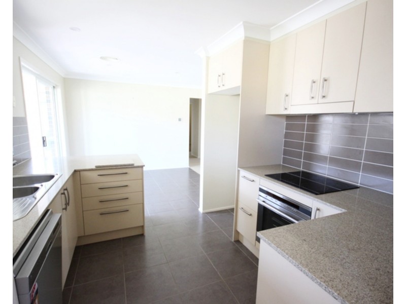 32 Mills Parade, Tuncurry NSW 2428