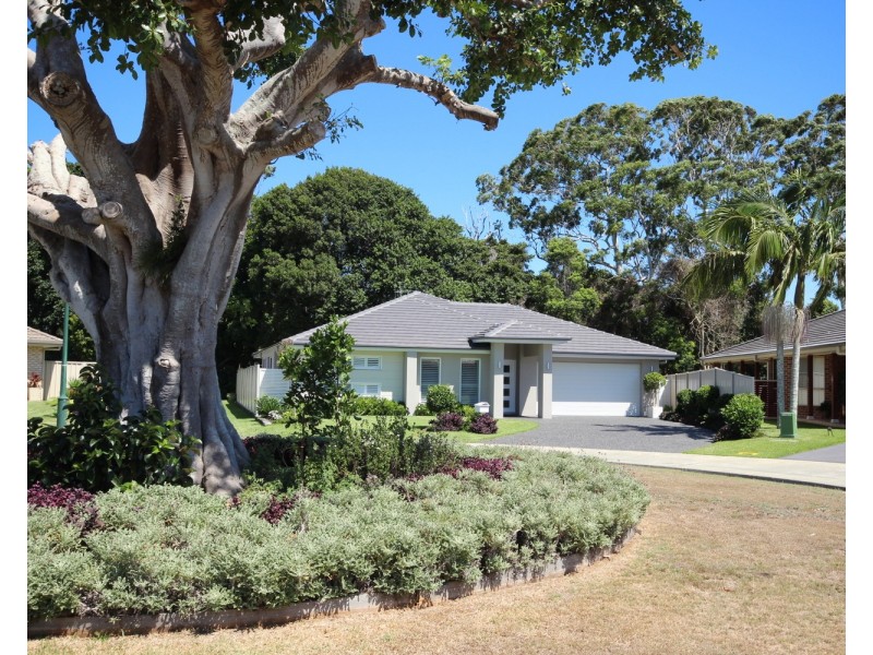 23 Fig Tree Court, Forster NSW 2428