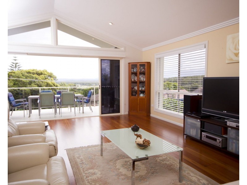 86 Lakeview Crescent, Forster NSW 2428