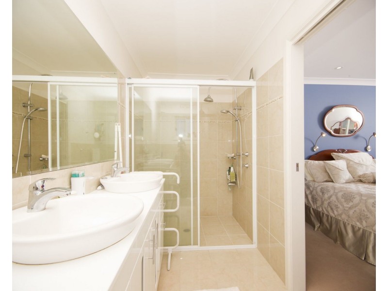 86 Lakeview Crescent, Forster NSW 2428