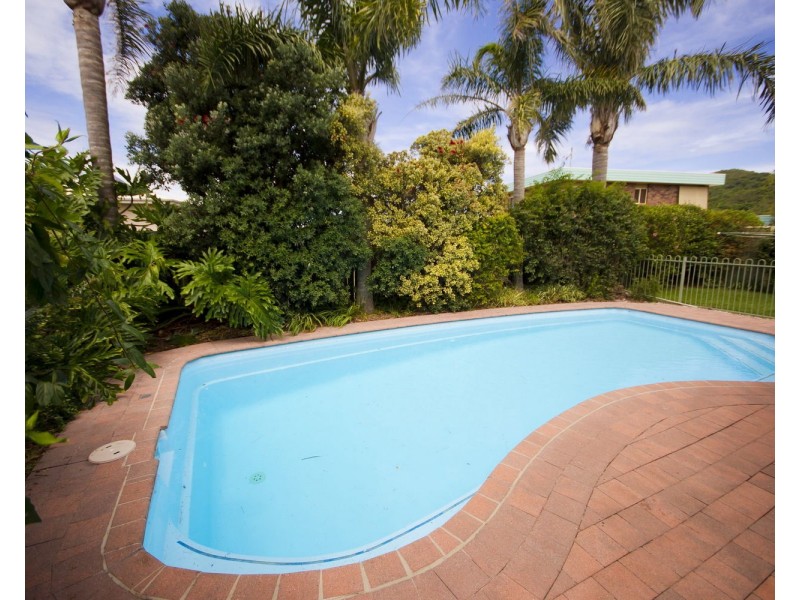 86 Lakeview Crescent, Forster NSW 2428