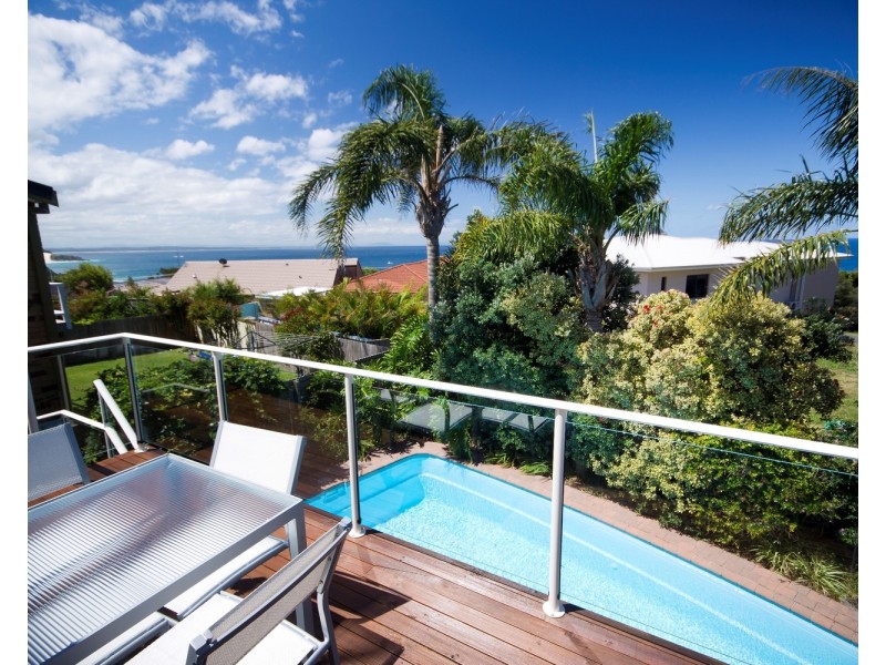 86 Lakeview Crescent, Forster NSW 2428