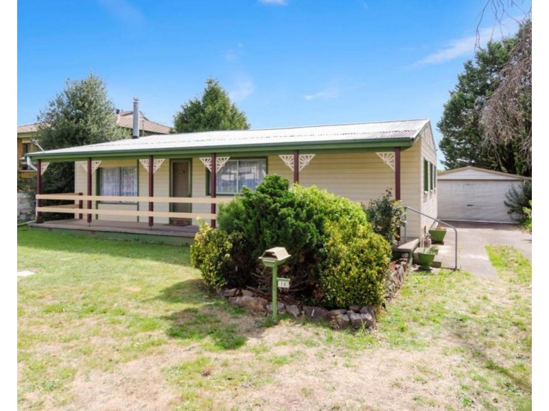 16 Emma Street, Goulburn NSW 2580