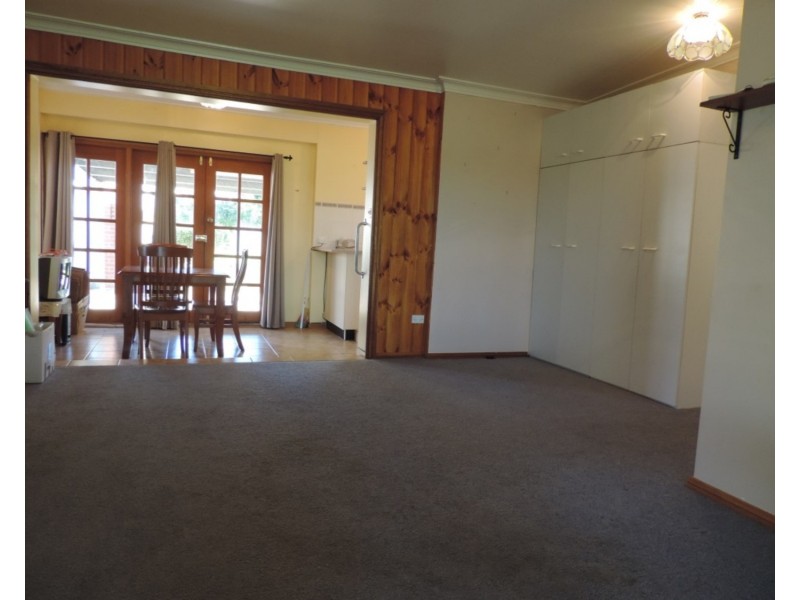 16  Neville Street, Goulburn NSW 2580