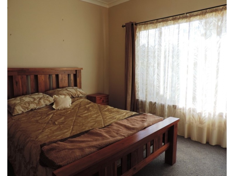 16  Neville Street, Goulburn NSW 2580