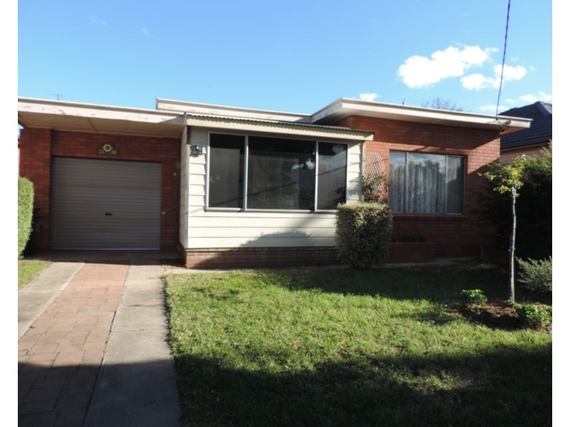 16  Neville Street, Goulburn NSW 2580