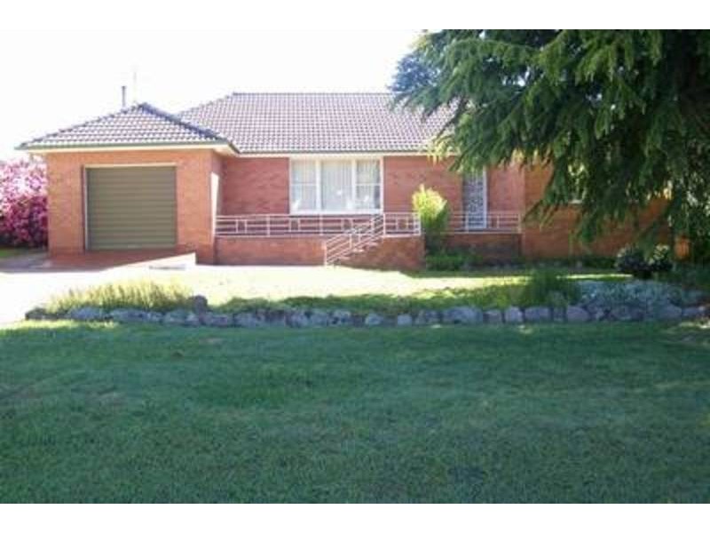 60 Wade Street, Crookwell NSW 2583